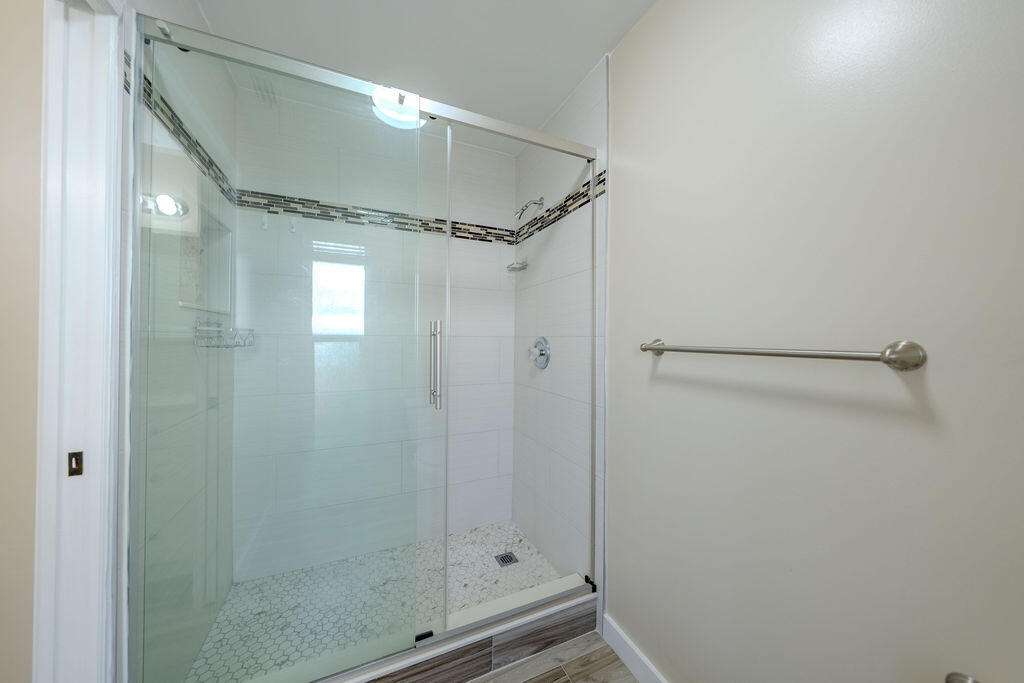 651 Se Degan Drive - Photo 22