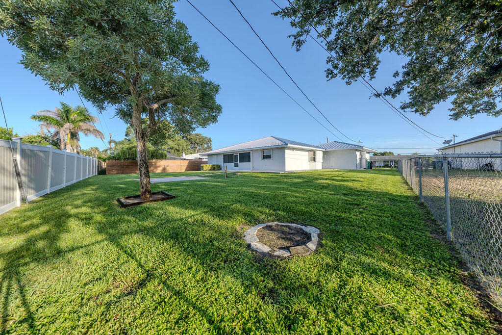 651 Se Degan Drive - Photo 27