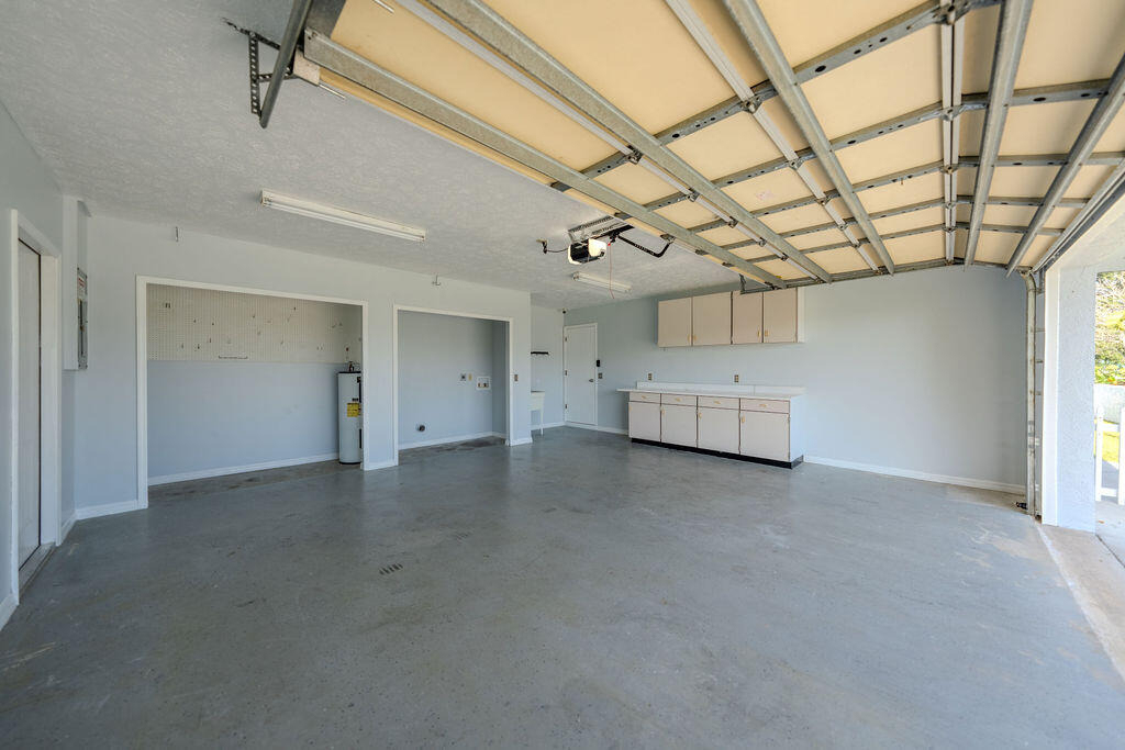 651 Se Degan Drive - Photo 31