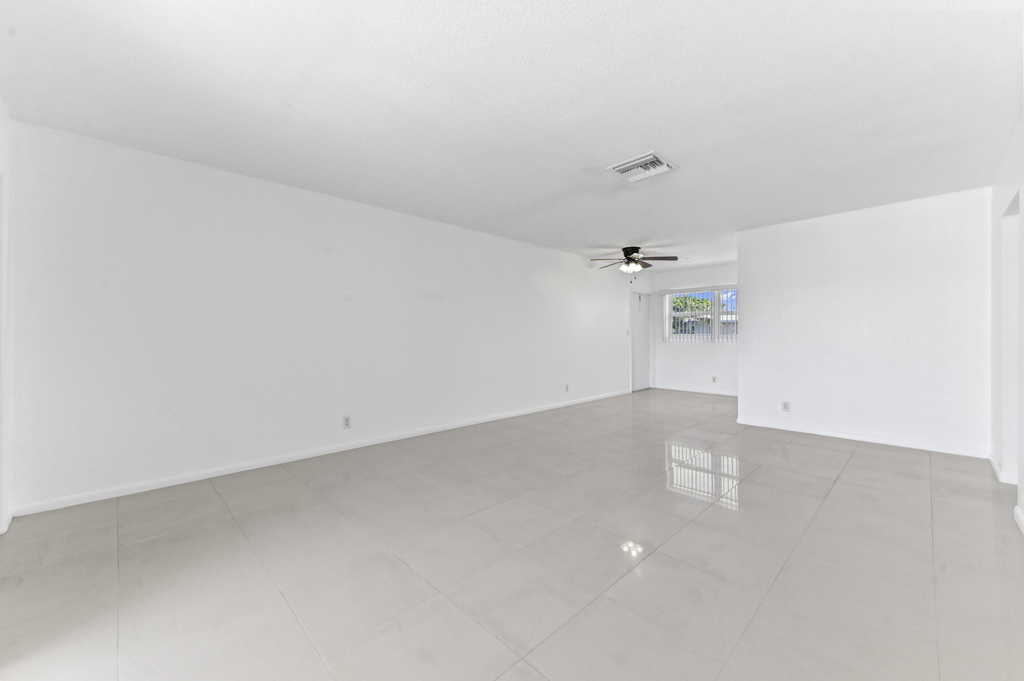 2755 Ne 28th Avenue - Photo 4