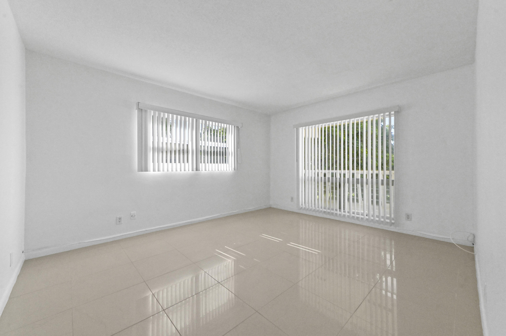 2755 Ne 28th Avenue - Photo 10