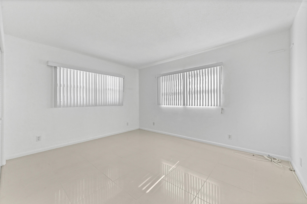 2755 Ne 28th Avenue - Photo 17