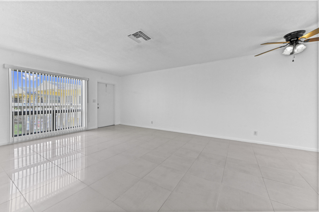 2755 Ne 28th Avenue - Photo 3