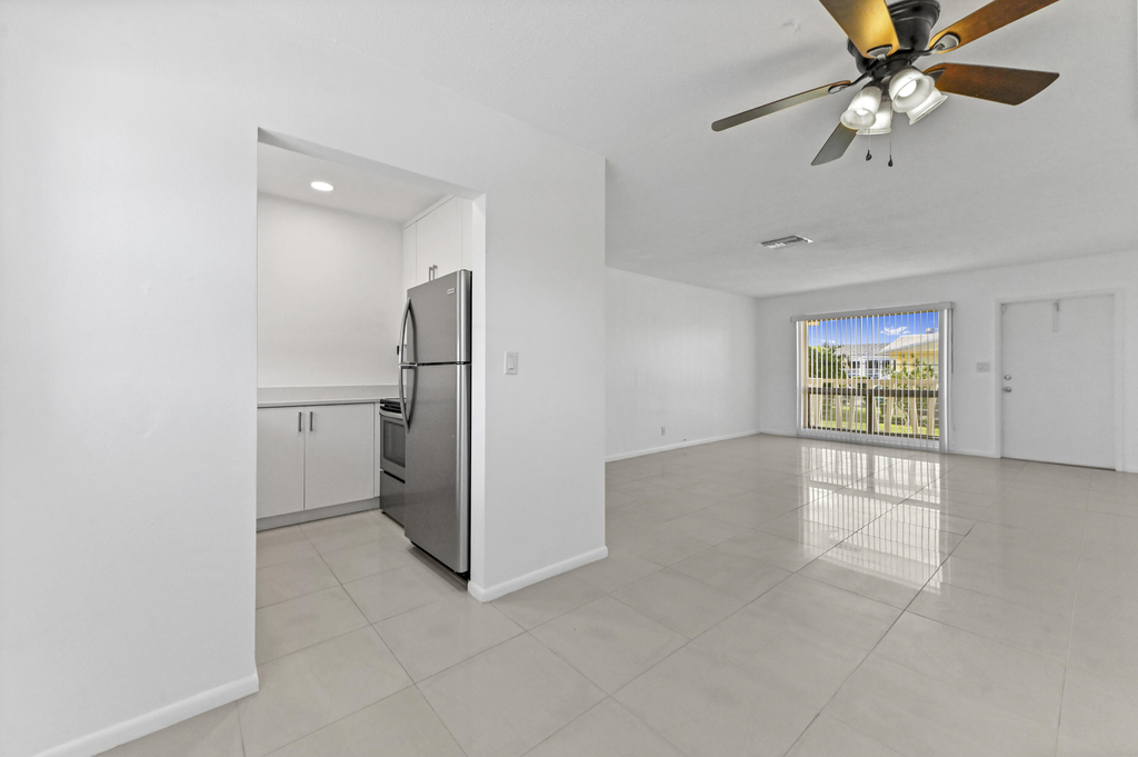 2755 Ne 28th Avenue - Photo 6