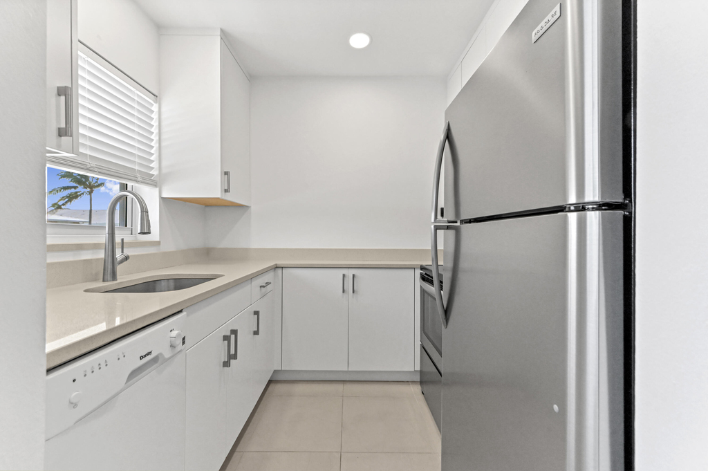 2755 Ne 28th Avenue - Photo 7