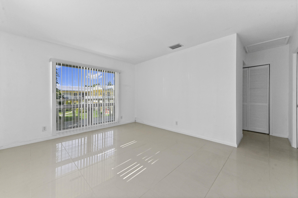 2755 Ne 28th Avenue - Photo 11