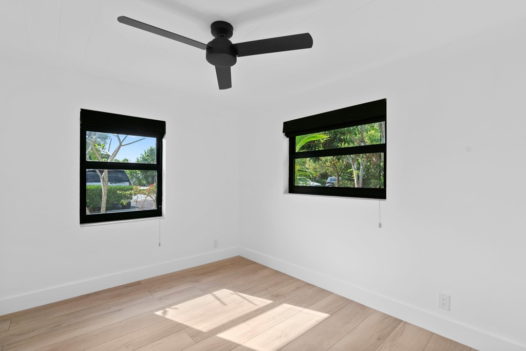 241 Ne 10th Street - Photo 5