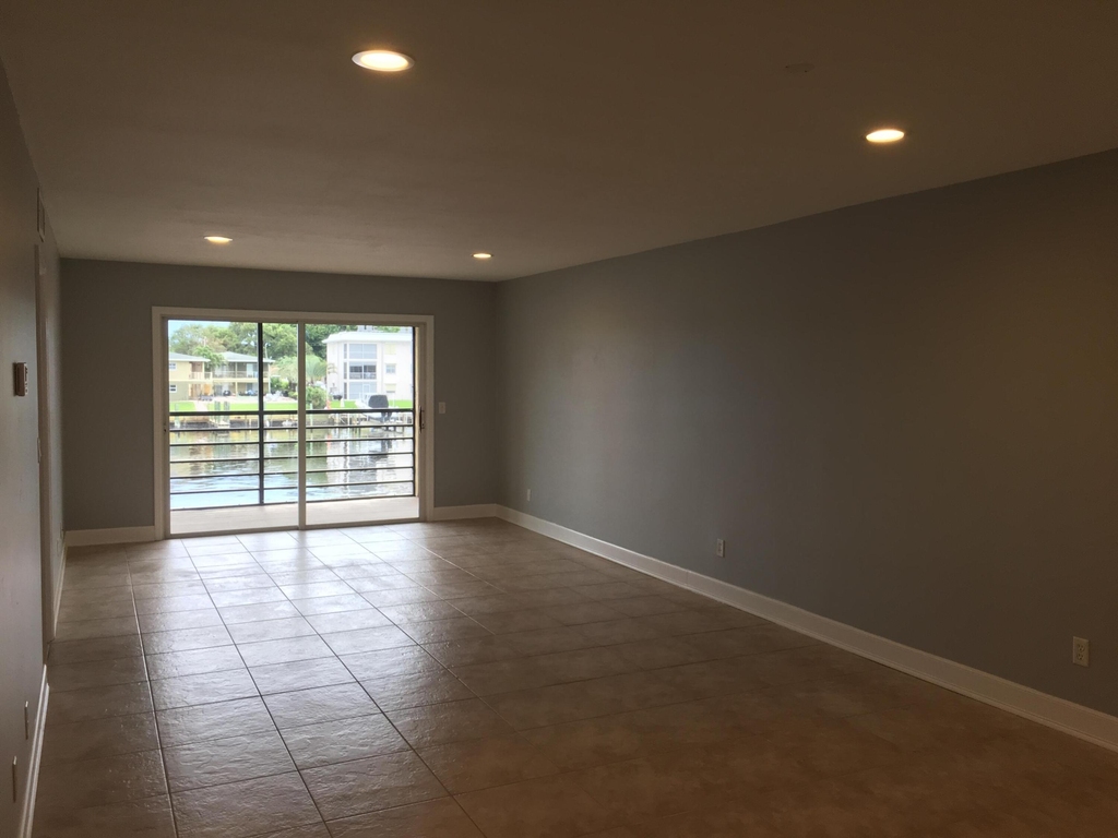 309 Lake Circle - Photo 2