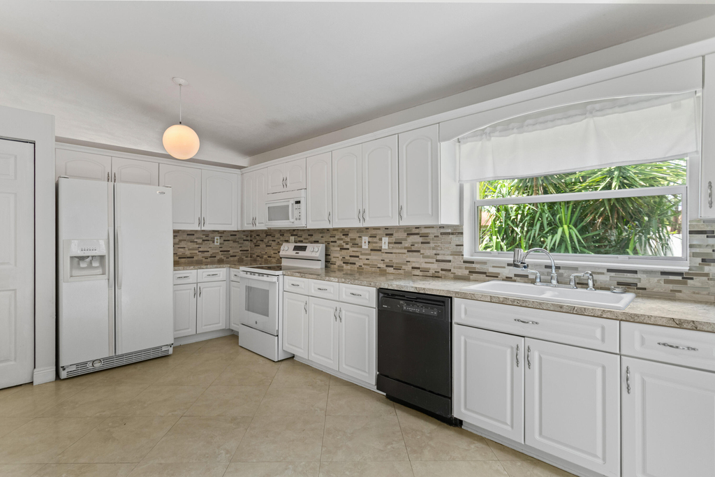 13945 Langley Place - Photo 37