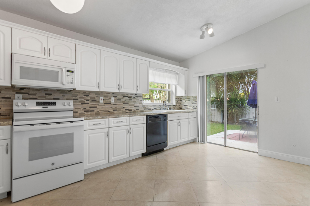 13945 Langley Place - Photo 20