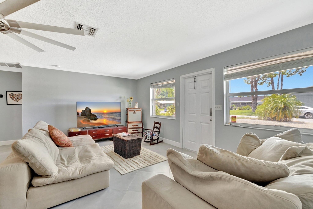 1894 Se Lafayette Street - Photo 2