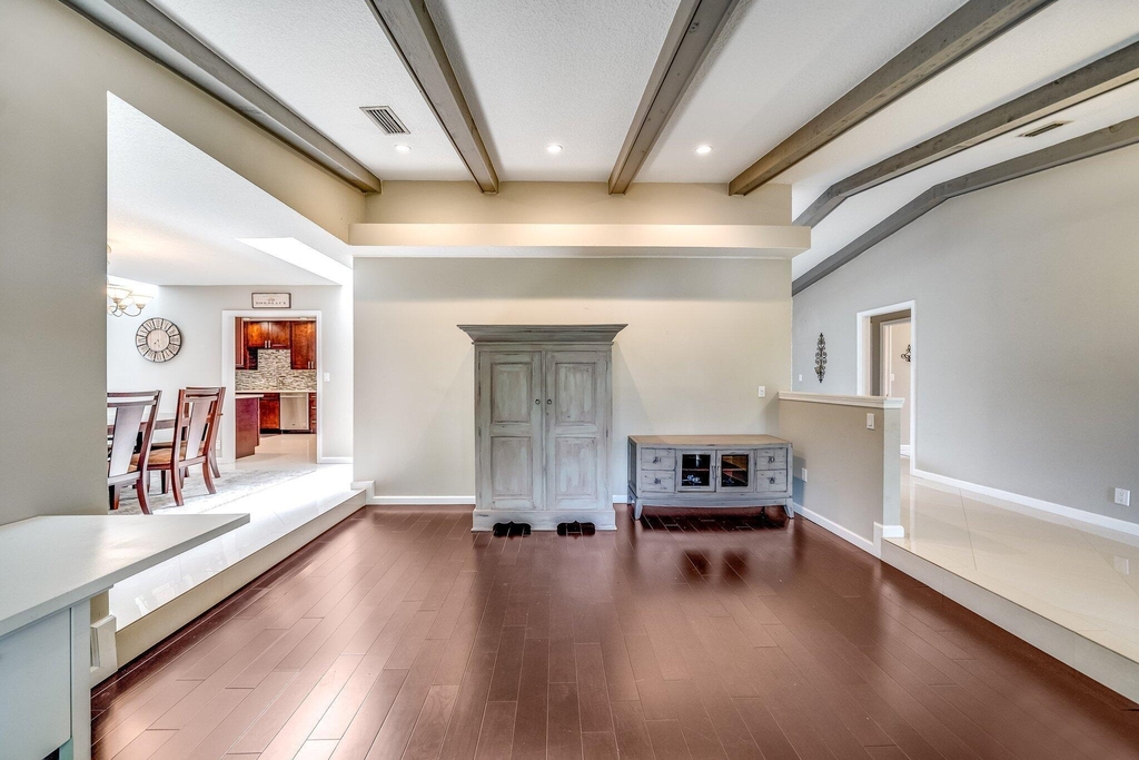 574 Juniper Place - Photo 18
