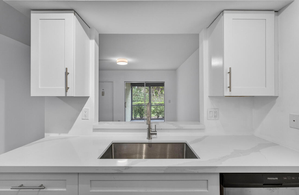 6258 Chasewood Drive - Photo 5