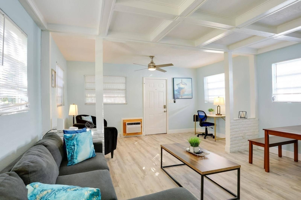 216 S M Street - Photo 8