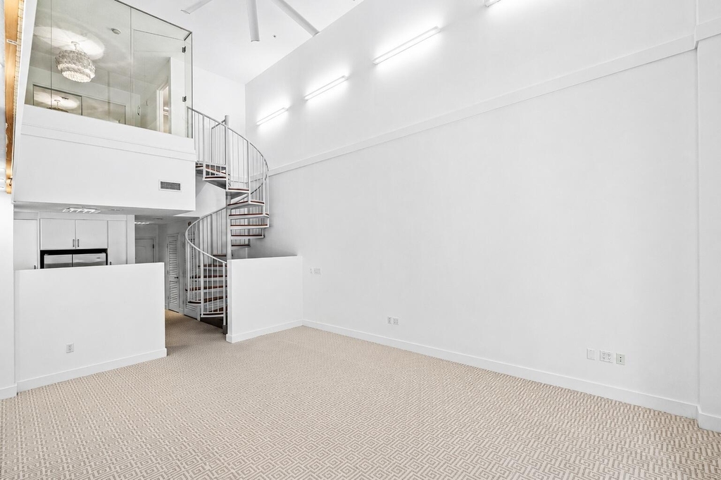 701 S Olive Avenue - Photo 2