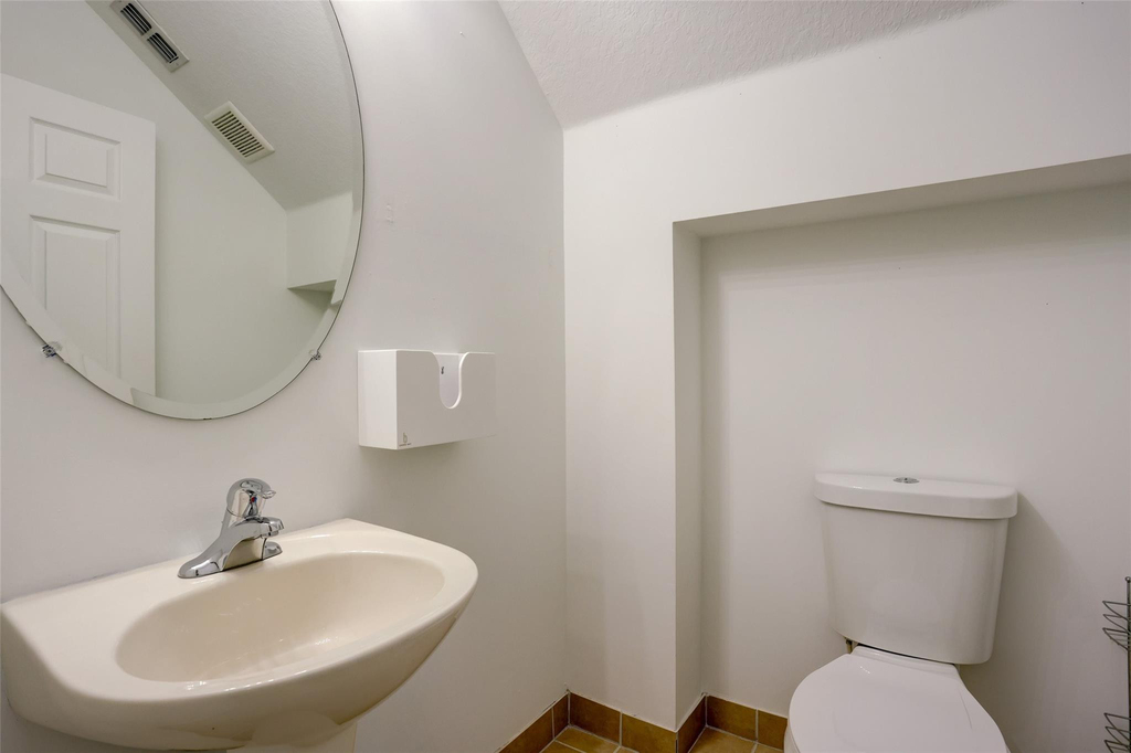 2851 W Prospect Road - Photo 5
