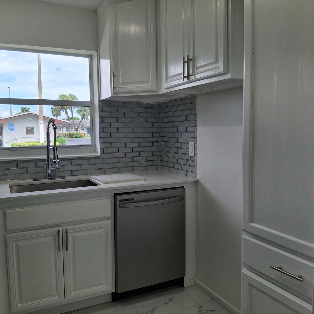 2739 Emory Drive W - Photo 8