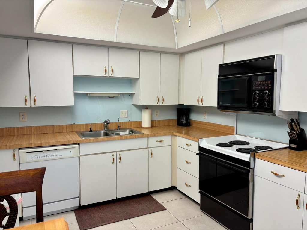 3 Se Turtle Creek Drive - Photo 4