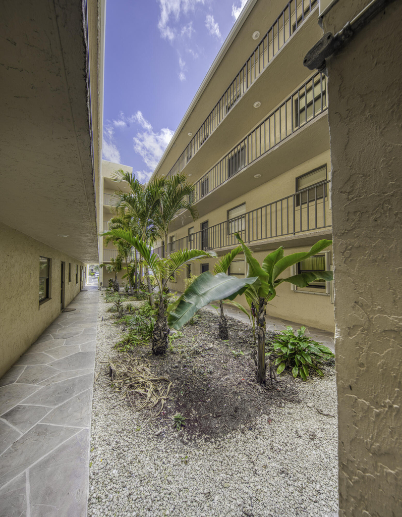 890 N Federal Highway - Photo 32