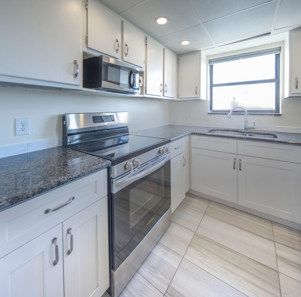 890 N Federal Highway - Photo 18