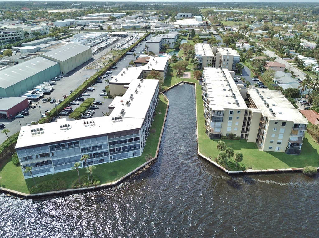 890 N Federal Highway - Photo 35