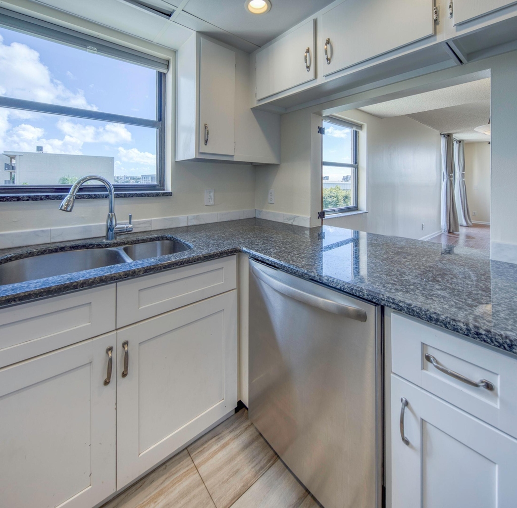 890 N Federal Highway - Photo 17