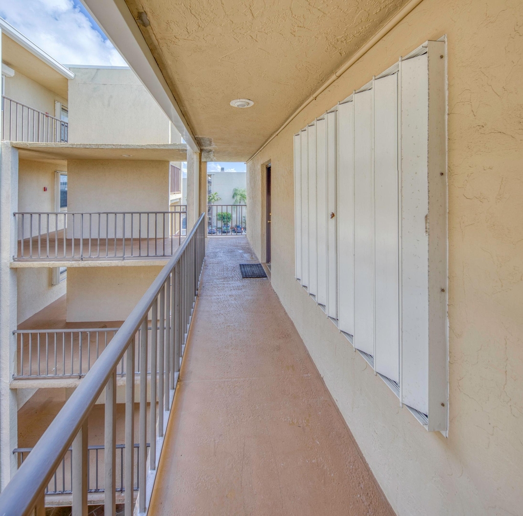 890 N Federal Highway - Photo 30