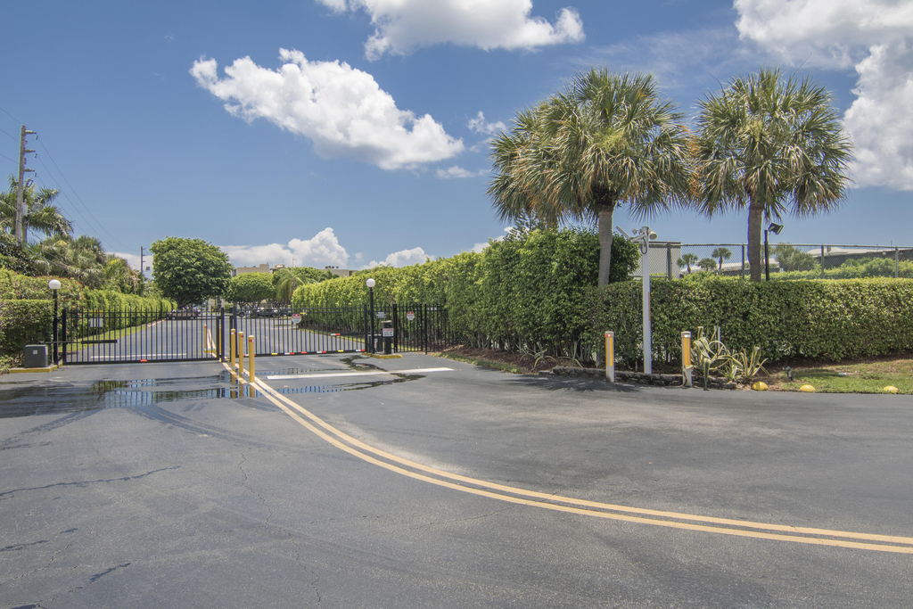 890 N Federal Highway - Photo 39