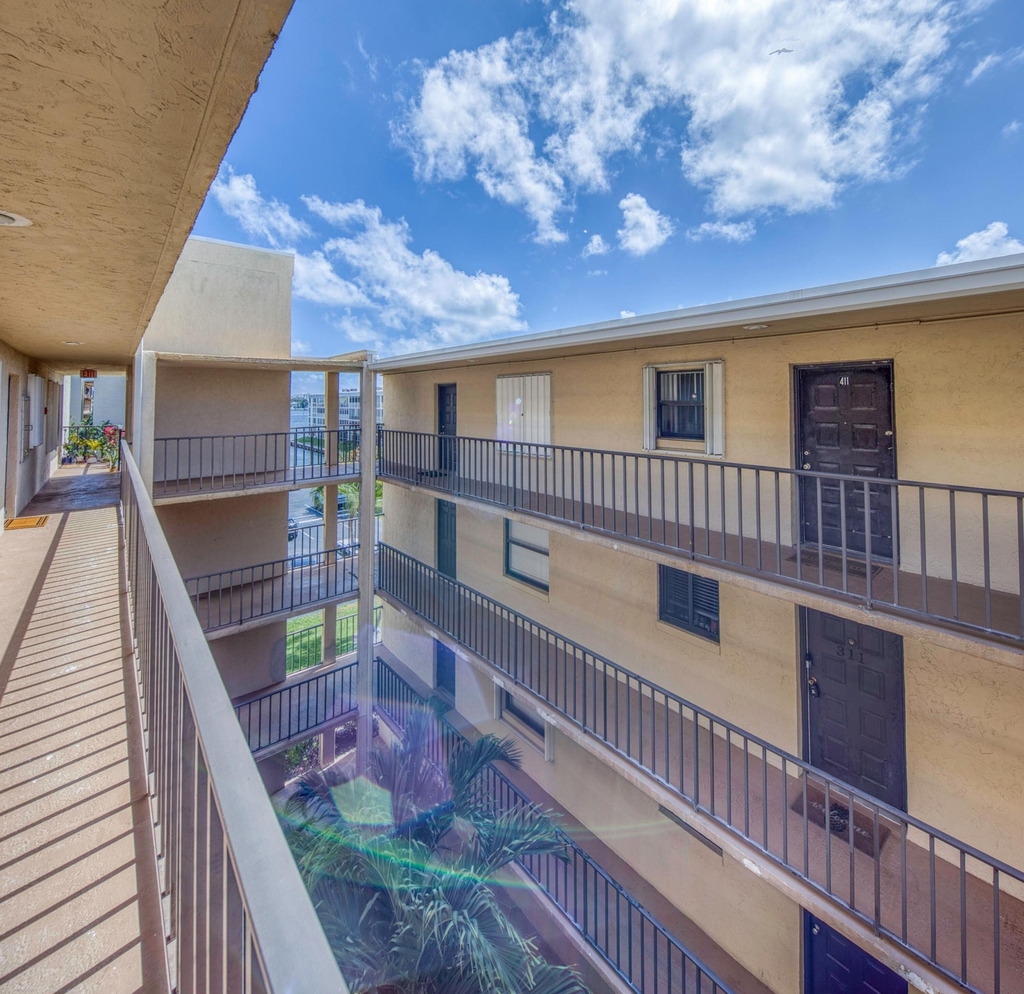 890 N Federal Highway - Photo 31