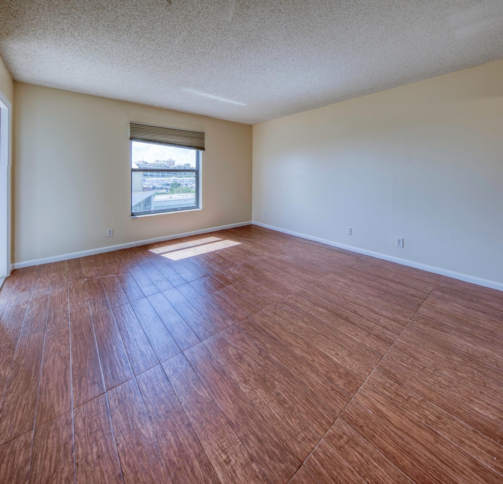 890 N Federal Highway - Photo 25