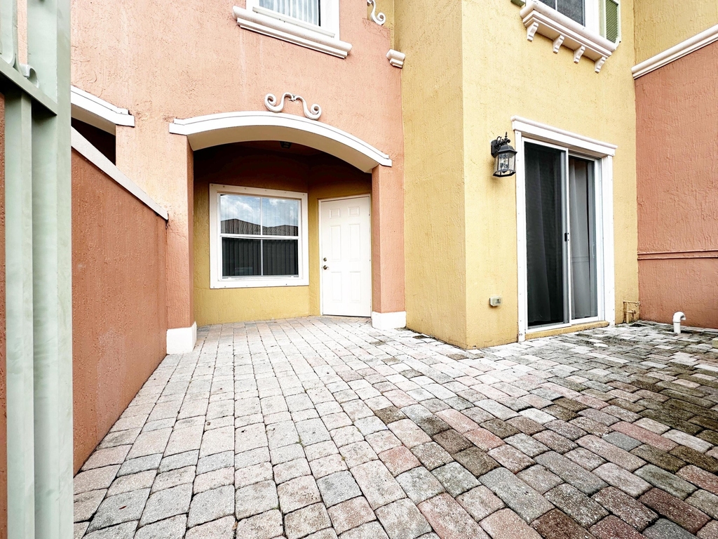 614 Sw 106th Avenue - Photo 10