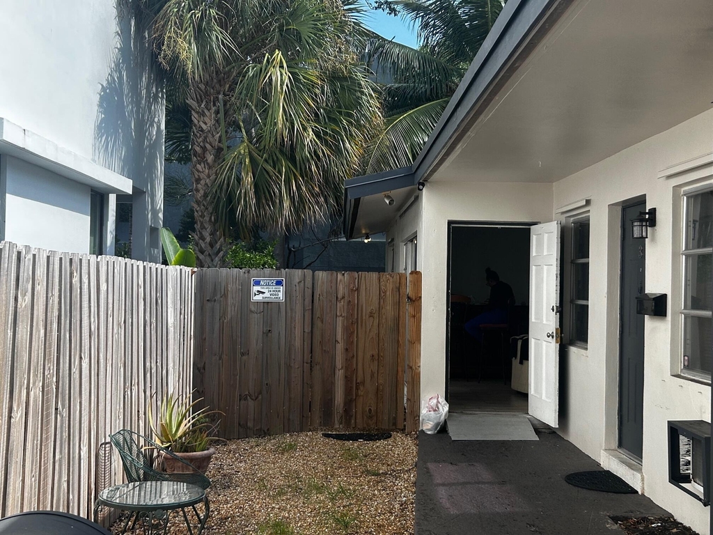 1213 Se 1st Street - Photo 2