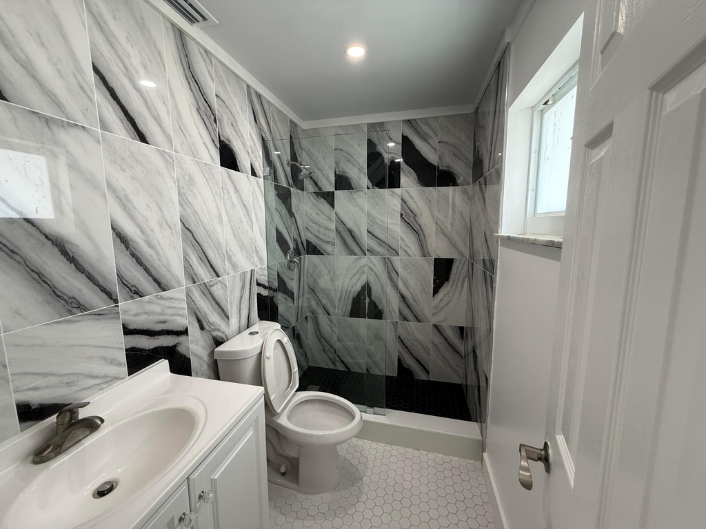 1859 Lincoln Street - Photo 3