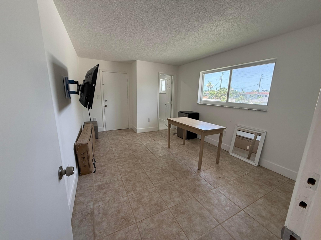1859 Lincoln Street - Photo 5