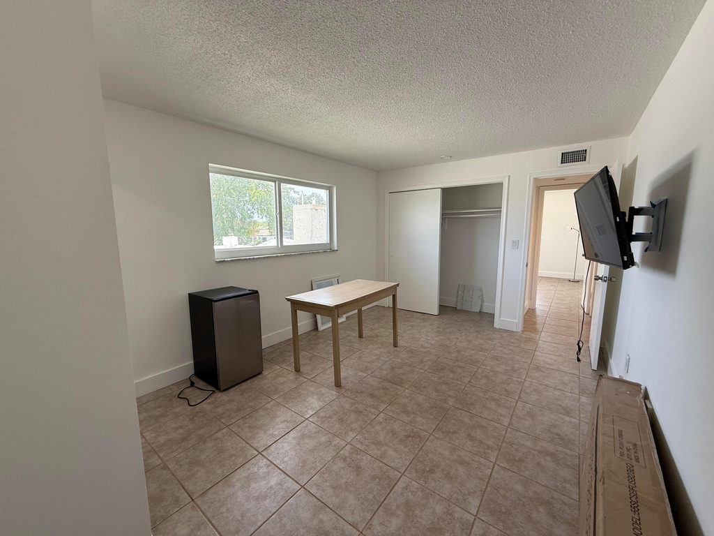 1859 Lincoln Street - Photo 4
