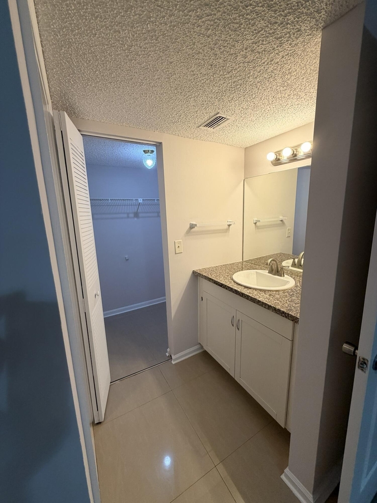 301 Norwood Terrace - Photo 14