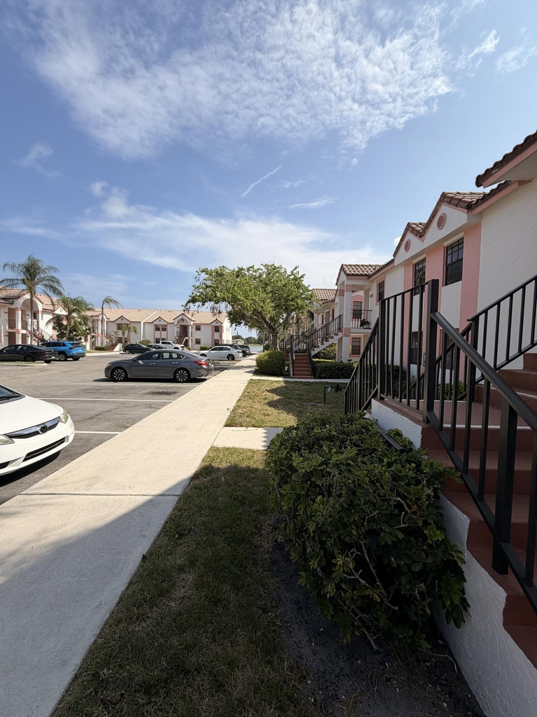 301 Norwood Terrace - Photo 3