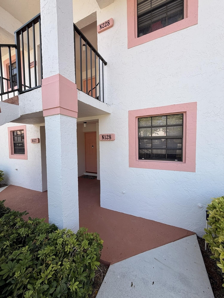 301 Norwood Terrace - Photo 2