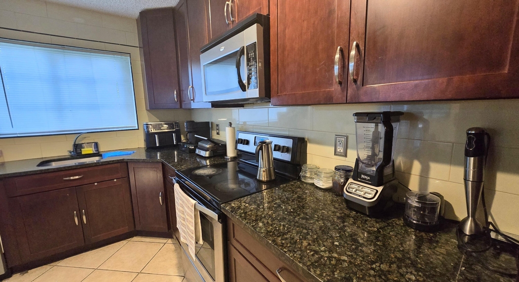 6241 Nw 74th Court - Photo 4
