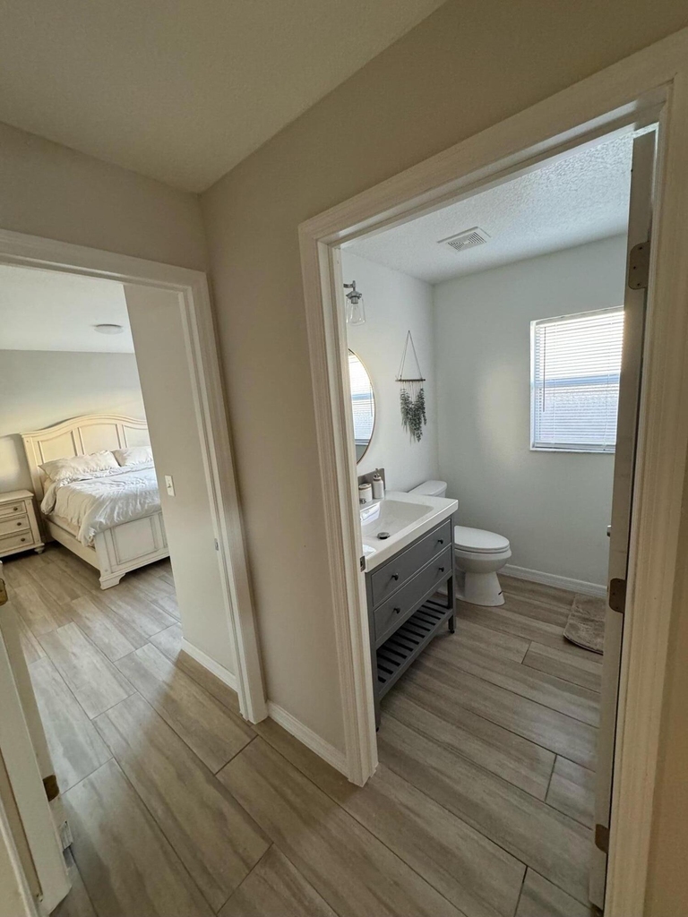 4020 E Louisiana Avenue - Photo 2