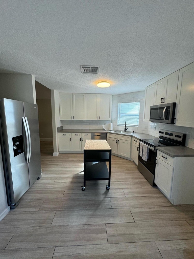 4020 E Louisiana Avenue - Photo 0