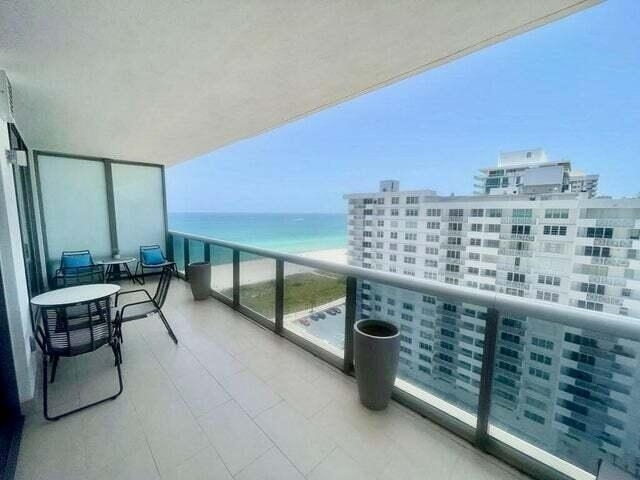 5875 Collins Avenue - Photo 7