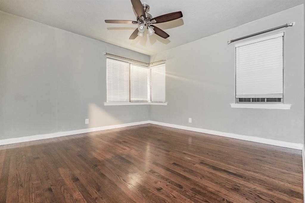 1906 Dorchester Drive - Photo 11