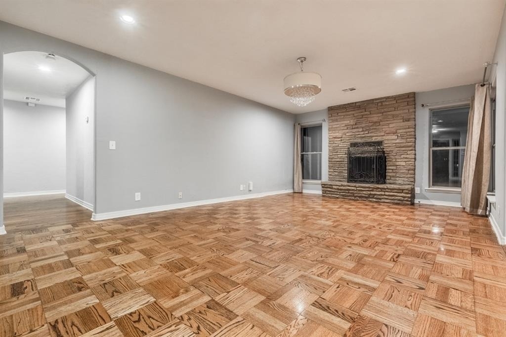 1906 Dorchester Drive - Photo 3