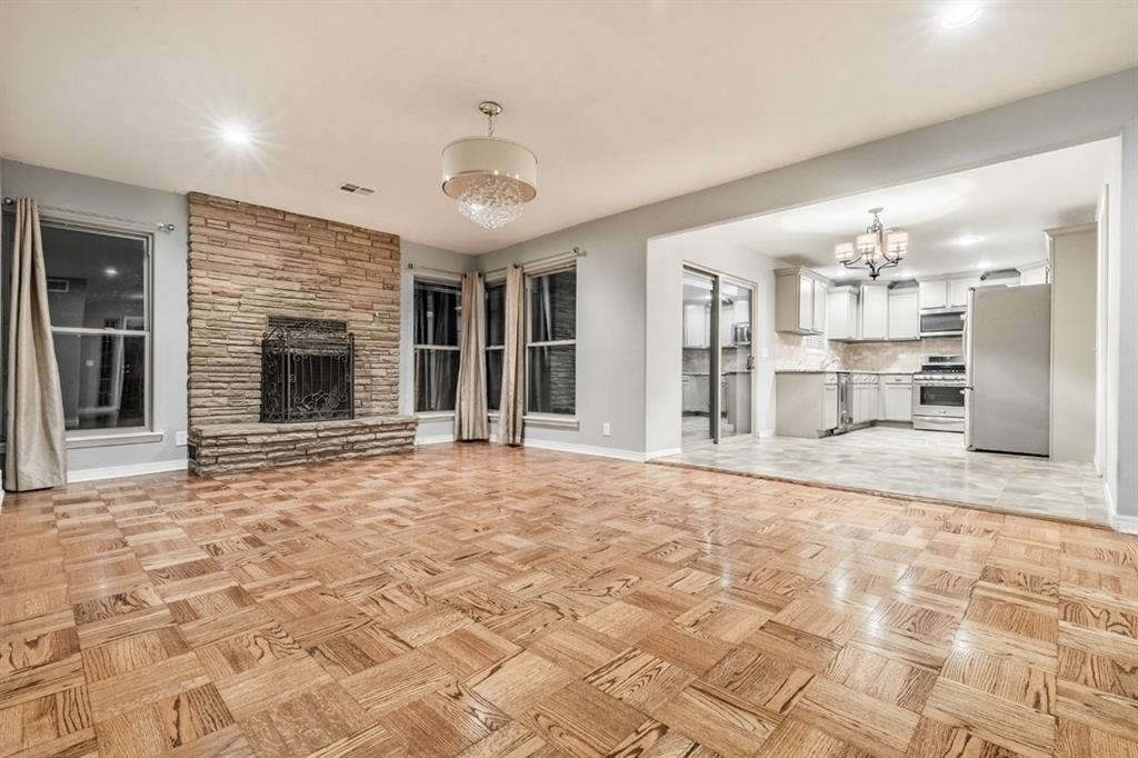 1906 Dorchester Drive - Photo 4