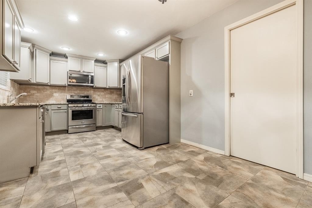 1906 Dorchester Drive - Photo 7