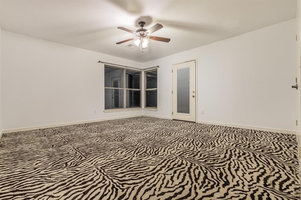 1906 Dorchester Drive - Photo 16