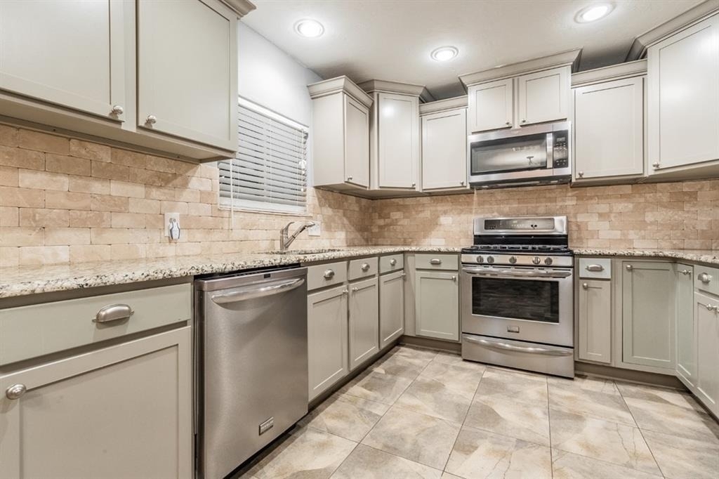 1906 Dorchester Drive - Photo 8