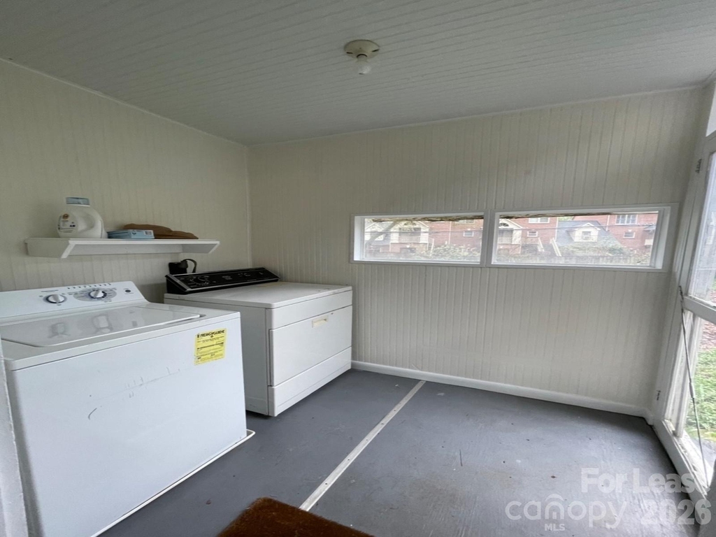 218 Circle Avenue - Photo 19