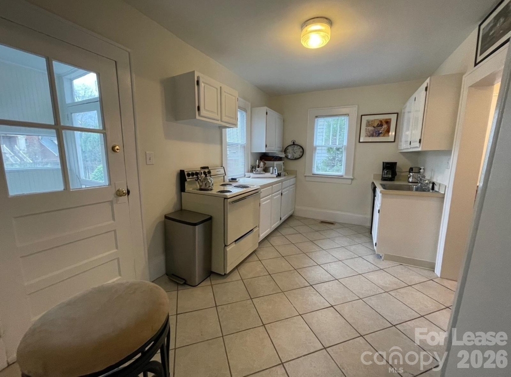 218 Circle Avenue - Photo 18